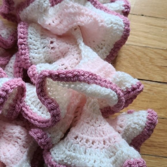 Vintage ruffle scarf - Picture 2 of 4